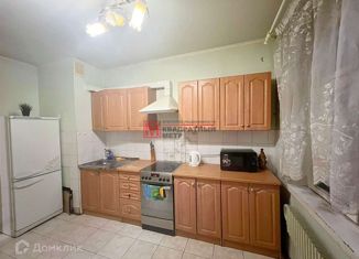 Продаю трехкомнатную квартиру, 65 м2, Старый Оскол, микрорайон Королёва, 32Б