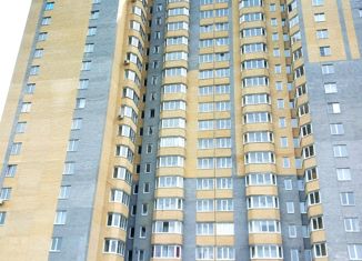 Продаю трехкомнатную квартиру, 90 м2, Курск, проспект Вячеслава Клыкова, 9Б
