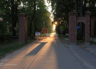 Земельный участок на продажу, 14 сот., деревня Пруссы, Набережная улица, 13