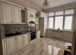 Продам 2-ком. квартиру, 60 м2, Грозный, улица Субры Кишиевой, 9/3, 2-й микрорайон