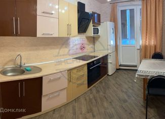 Сдаю в аренду 2-ком. квартиру, 40 м2, Волгоград, улица Малиновского, 6