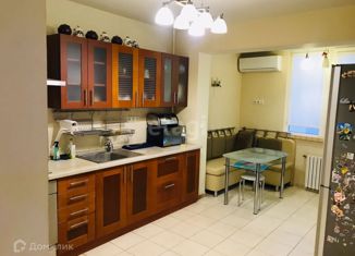 Продаю двухкомнатную квартиру, 62 м2, поселок городского типа Массандра, Стахановская улица, 10