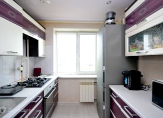 Продаю 4-ком. квартиру, 71 м2, Саха (Якутия), улица Кузьмина, 14