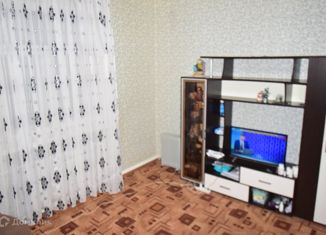 Продаю трехкомнатную квартиру, 63 м2, Туймазы, улица Луначарского, 8