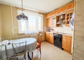 Продам 2-ком. квартиру, 60.9 м2, Москва, улица Декабристов, 10к1, улица Декабристов