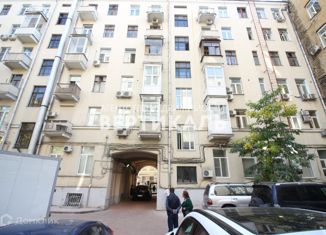 Сдам в аренду 2-ком. квартиру, 38 м2, Москва, Козицкий переулок, 1А, метро Тверская