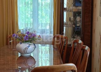 Продаю пятикомнатную квартиру, 100 м2, Сочи, улица Войкова, 38, микрорайон Центральный