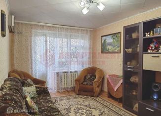 Продам трехкомнатную квартиру, 62 м2, Астрахань, улица Химиков, 7