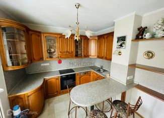 Продаю 4-ком. квартиру, 134 м2, Москва, Рублёвское шоссе, 18к3, метро Молодёжная