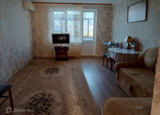 Продается 3-комнатная квартира, 67.7 м2, поселок городского типа Мирный, улица Сырникова, 25А