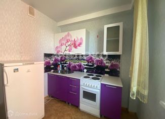 Продается 3-комнатная квартира, 62 м2, Березники, улица Строителей, 12, ЖК Любимов