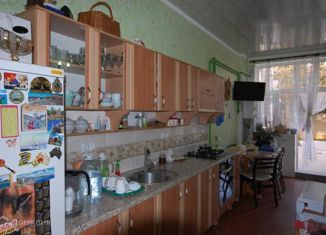 Продаю трехкомнатную квартиру, 82 м2, поселок городского типа Заозерное, улица Аллея Дружбы, 103