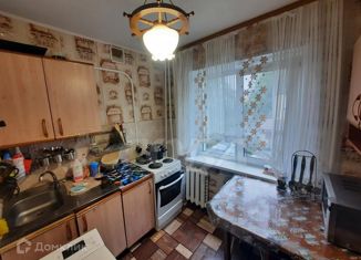 Сдача в аренду трехкомнатной квартиры, 62.4 м2, Тобольск, 4-й микрорайон, 9А