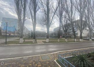 Продаю трехкомнатную квартиру, 62.7 м2, поселок городского типа Нижнегорский, улица Победы, 22