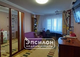 Продам трехкомнатную квартиру, 89.6 м2, Курская область, улица Дейнеки, 1Б