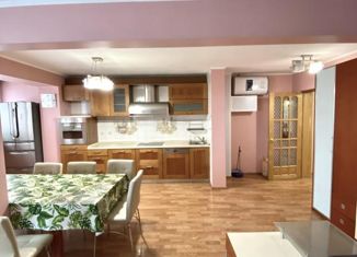 Продаю 3-ком. квартиру, 90.5 м2, Артём, Ульяновская улица, 5/4