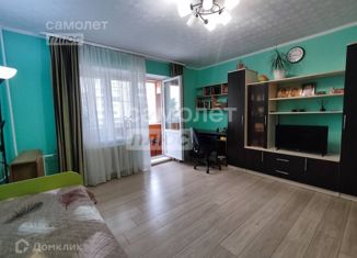 Продаю трехкомнатную квартиру, 65 м2, Челябинск, улица Хохрякова, 2