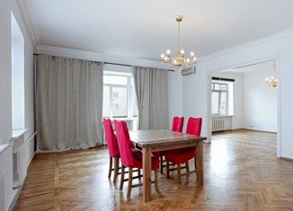 Продам 4-ком. квартиру, 144 м2, Москва, улица Большая Ордынка, 17с1, улица Большая Ордынка