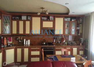 Продается 4-комнатная квартира, 81 м2, Ростов, Октябрьская улица, 51