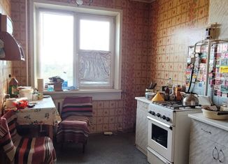 Продаю 2-ком. квартиру, 51 м2, Волжский, улица имени Генерала Карбышева, 49