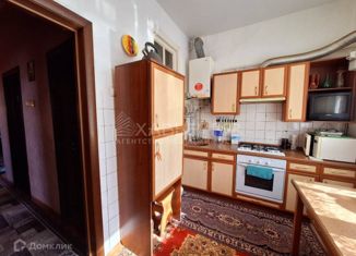 Продается трехкомнатная квартира, 76 м2, поселок городского типа Новофёдоровка, улица Сердюкова, 6