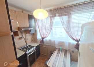 Сдается в аренду трехкомнатная квартира, 60 м2, Санкт-Петербург, улица Партизана Германа, 41, муниципальный округ Урицк