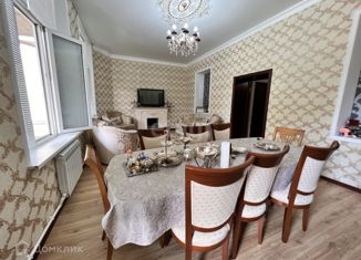 Продаю 5-комнатную квартиру, 136 м2, Махачкала, улица Дахадаева, 44, Советский район