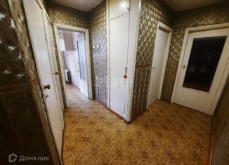 Продажа трехкомнатной квартиры, 58 м2, Сарапул, улица Азина, 134