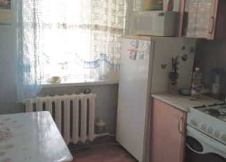 Продается четырехкомнатная квартира, 61.2 м2, Орск, улица Короленко, 124