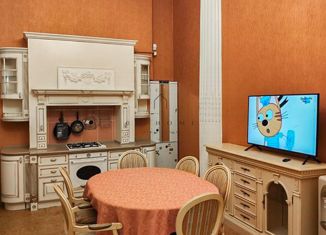 2-комнатная квартира в аренду, 120 м2, Санкт-Петербург, Кирочная улица, 24, метро Чернышевская