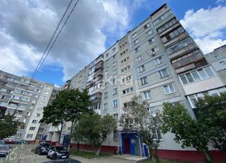 Продам трехкомнатную квартиру, 52 м2, Нижний Новгород, улица Политбойцов, 18А, жилой район Соцгород