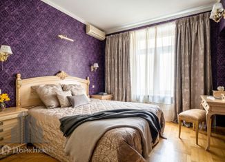 Аренда 3-комнатной квартиры, 114 м2, Санкт-Петербург, набережная реки Карповки, 10, метро Петроградская