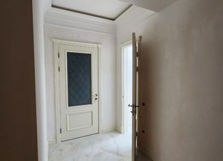 Продаю 3-ком. квартиру, 93 м2, посёлок городского типа Семендер, проспект Казбекова, 32