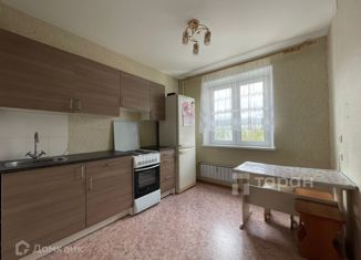 Продам 1-ком. квартиру, 41 м2, Челябинск, Курчатовский район, улица Мусы Джалиля, 15