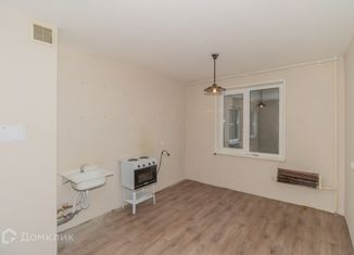 Продам 4-комнатную квартиру, 86 м2, Челябинская область, Пекинская улица, 10