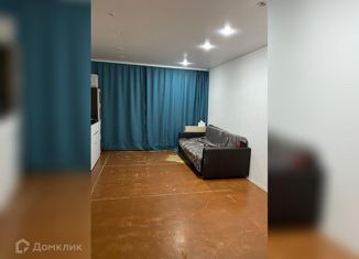 Продается двухкомнатная квартира, 67 м2, Катайск, улица Матросова, 64