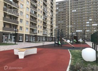 Продам 3-комнатную квартиру, 65.8 м2, Краснодар, ЖК Дыхание, улица Лётчика Позднякова, 2