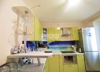 Продаю 3-ком. квартиру, 72 м2, Санкт-Петербург, улица Бадаева, 8к2, улица Бадаева