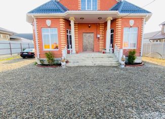 Продаю дом, 198 м2, посёлок городского типа Яблоновский, Индустриальная улица, 77