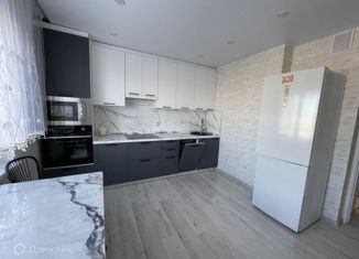 Сдам в аренду 2-ком. квартиру, 64 м2, Тюмень, улица Новосёлов, 107