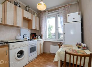 Продаю трехкомнатную квартиру, 60 м2, Москва, улица 50 лет Октября, 3, метро Говорово