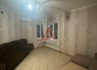 Продам 1-комнатную квартиру, 40 м2, Астрахань, улица Куликова, 81, Кировский район