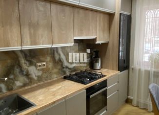 Продам пятикомнатную квартиру, 100 м2, Махачкала, улица Аскерханова, 4, Советский район