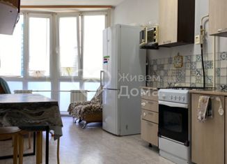 Сдам в аренду 2-комнатную квартиру, 60 м2, Волгоград, улица имени Ивана Морозова, 7