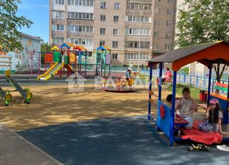 Продажа 2-ком. квартиры, 53 м2, Октябрьский, 28-й микрорайон, 11