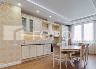 Продаю 3-ком. квартиру, 110 м2, Москва, Мосфильмовская улица, 88к4с2, метро Раменки