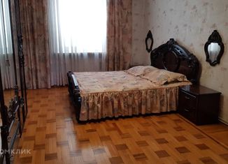 Сдам 3-ком. квартиру, 85 м2, Севастополь, Новороссийская улица, 3