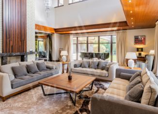 Продается дом, 900 м2, деревня Юрлово