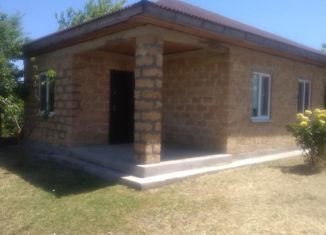 Продается дом, 36 м2, посёлок городского типа Новоозёрное, Центральная площадь