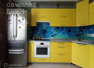 Продам трехкомнатную квартиру, 68 м2, Ижевск, улица Холмогорова, 73, жилой район Север